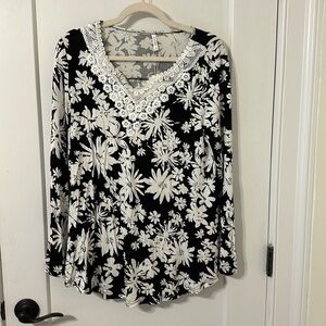 NWOT Cathy black and white floral top!